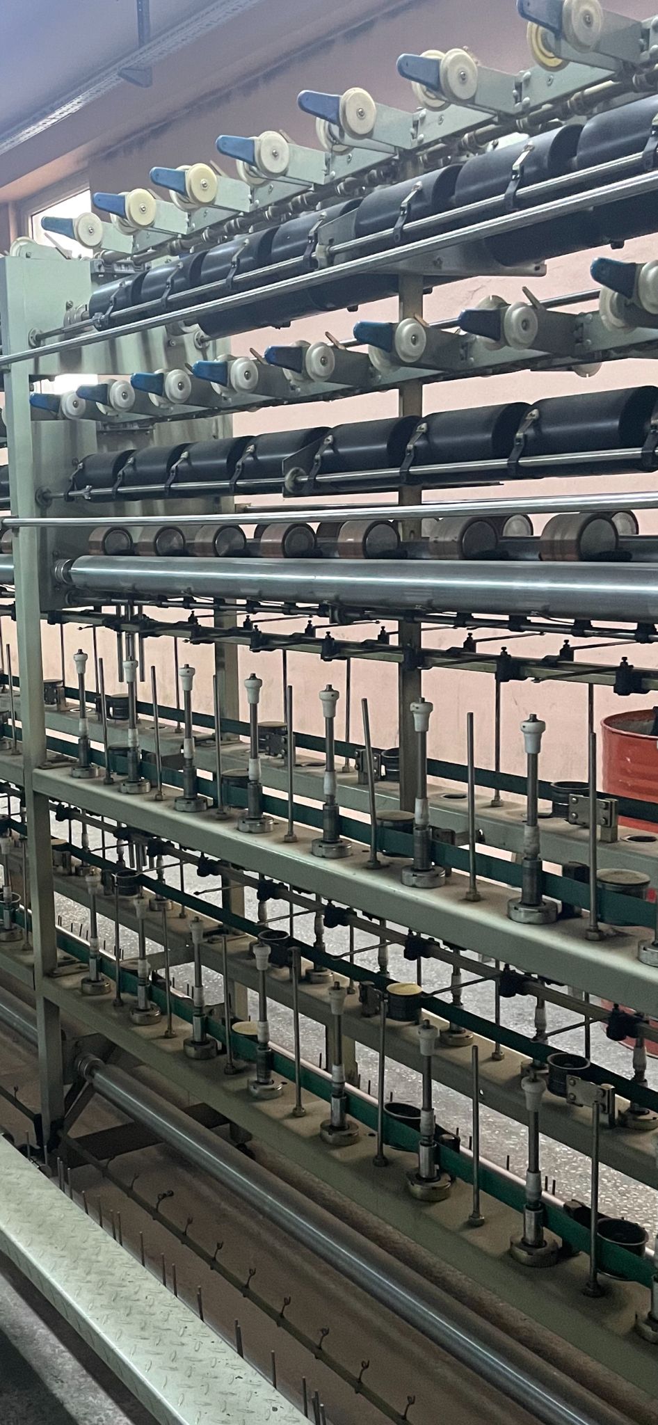 Menegatto Likra gipe makinaları