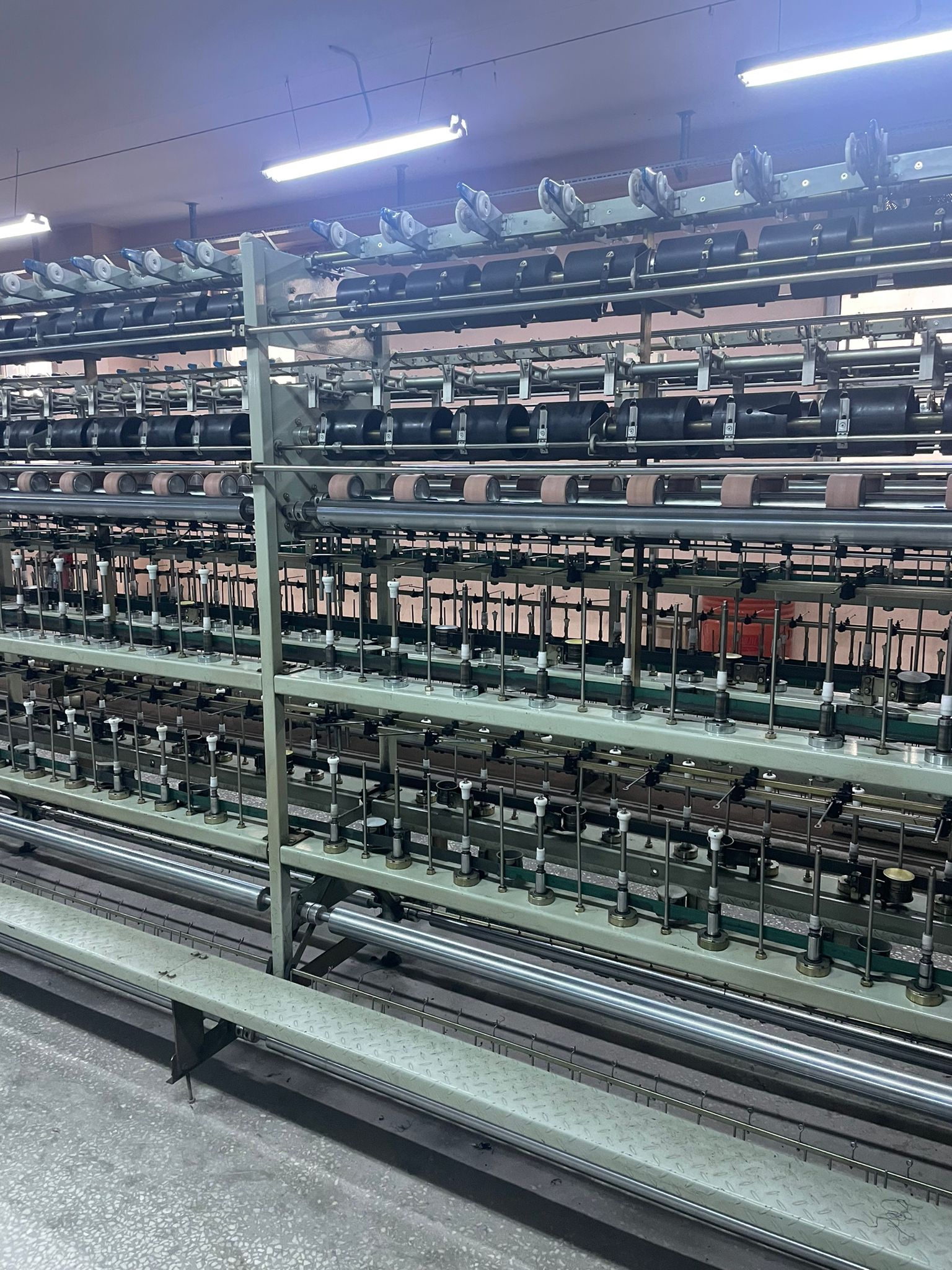 Gipe iplik makinaları. Likralı kablolama makinaları. 