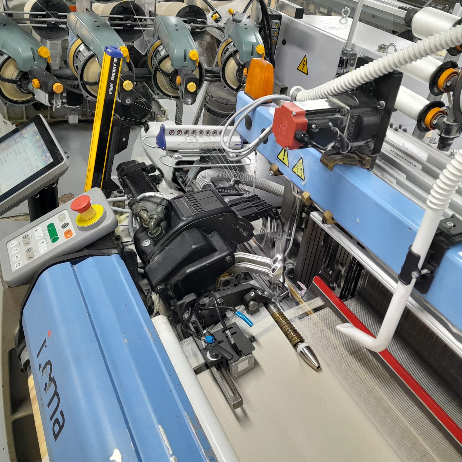 İtema marka dokuma makinaları